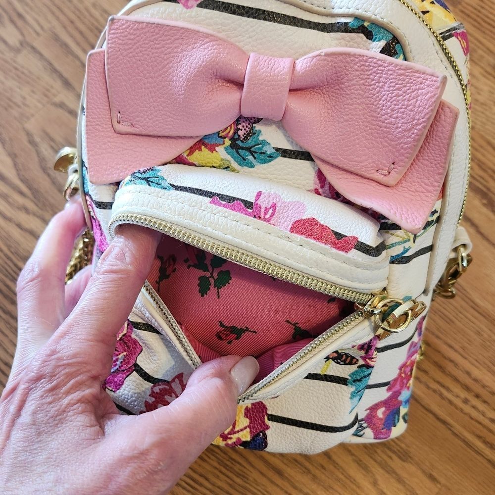 💐BETSEY JOHNSON Mini Floral Crossbody Bag with Adjustable Strap GARDEN GIRL! - Picture 6 of 10